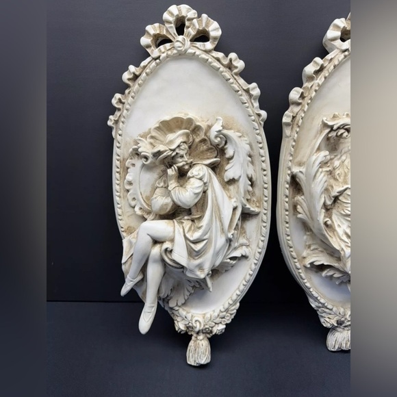 SET of 2 Vintage Set Renaissance Ornate Sculptured Wall Plaques/ Sconces - Picture 2 of 12